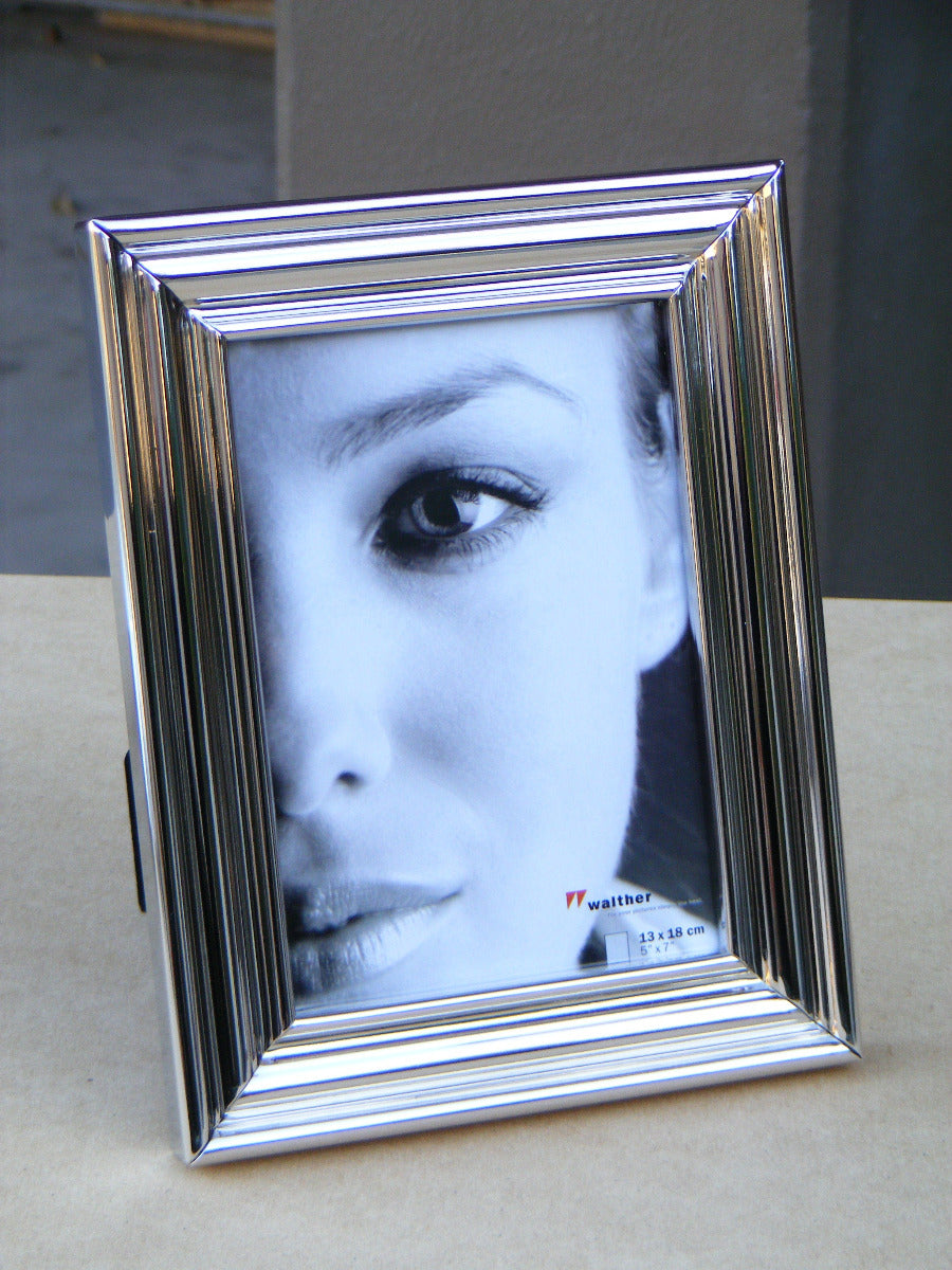 Lara2 ridged metal photo frame 15x20cm / 8x6